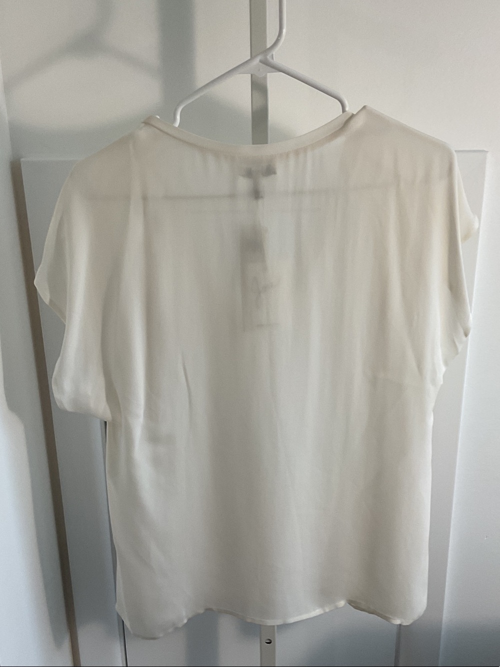 Joie Cream V-Neck Short Sleeve 100% Silk Blouse Large - Picture 2 of 12